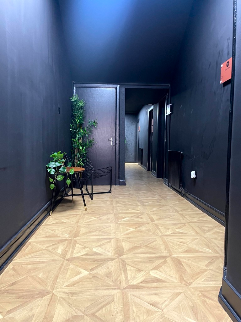 59, East Road, Irvine